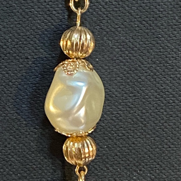Vtg Goldtone 26” (approximate) Chain/Abstract Faux Pearl - Picture 5 of 7